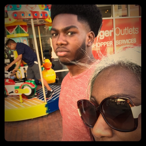 Meet your Posher, Krystal - Picture 1 of 2